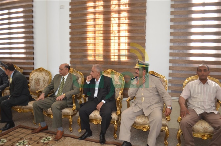 بالصور.. محافظ قنا وقيادات أمنية وتنفيذية وعسكرية يقدمون العزاء في شهداء حادثتي طنطا والإسكندرية