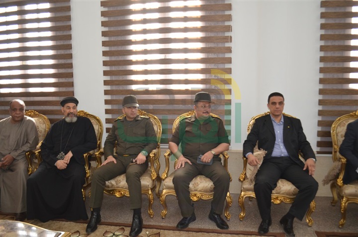 بالصور.. محافظ قنا وقيادات أمنية وتنفيذية وعسكرية يقدمون العزاء في شهداء حادثتي طنطا والإسكندرية