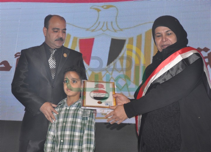 بالصور.. تكريم الفنانات وأمهات الشهداء بمهرجان "فارسات" الدولي بالصور.. تكريم الفنانات وأمهات الشهداء بمهرجان "فارسات" الدولي
