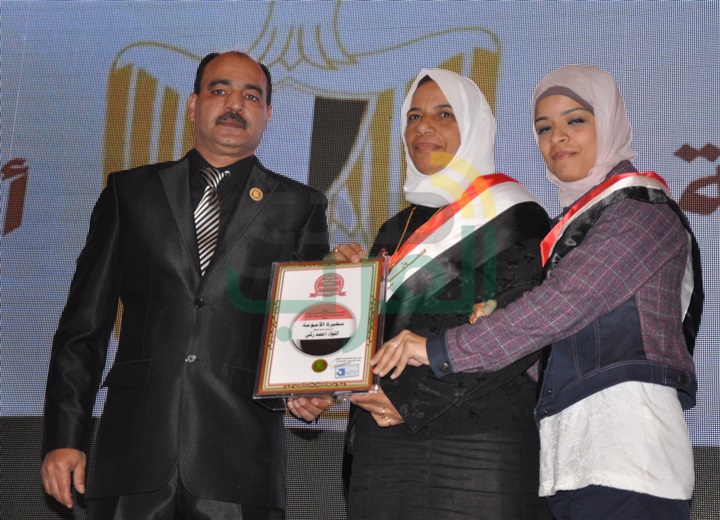 بالصور.. تكريم الفنانات وأمهات الشهداء بمهرجان "فارسات" الدولي بالصور.. تكريم الفنانات وأمهات الشهداء بمهرجان "فارسات" الدولي