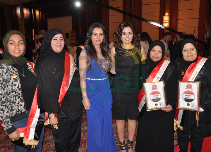 بالصور.. تكريم الفنانات وأمهات الشهداء بمهرجان "فارسات" الدولي بالصور.. تكريم الفنانات وأمهات الشهداء بمهرجان "فارسات" الدولي