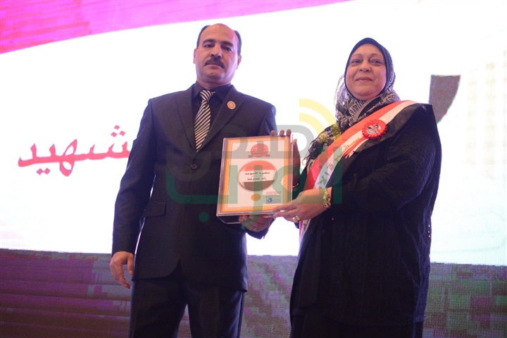 بالصور.. تكريم الفنانات وأمهات الشهداء بمهرجان "فارسات" الدولي بالصور.. تكريم الفنانات وأمهات الشهداء بمهرجان "فارسات" الدولي
