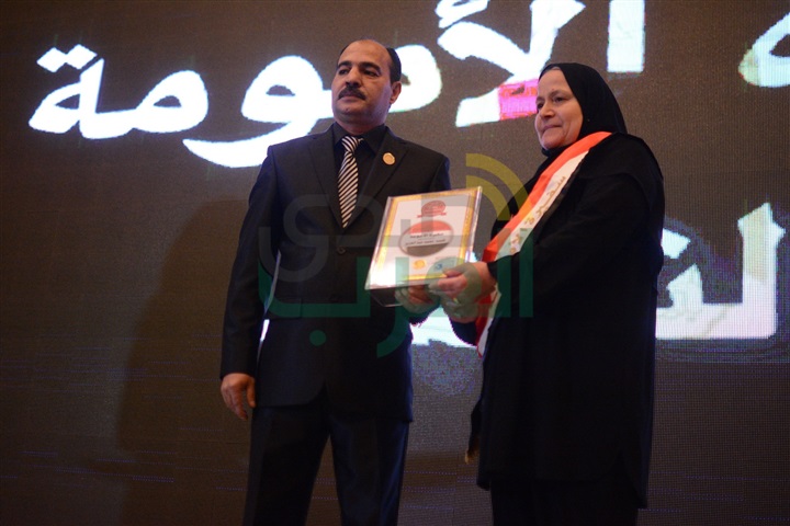 بالصور.. تكريم الفنانات وأمهات الشهداء بمهرجان "فارسات" الدولي بالصور.. تكريم الفنانات وأمهات الشهداء بمهرجان "فارسات" الدولي