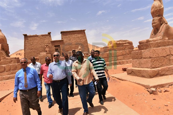 بالصور.. محافظ أسوان يتفقد آثار النوبة القديمة 