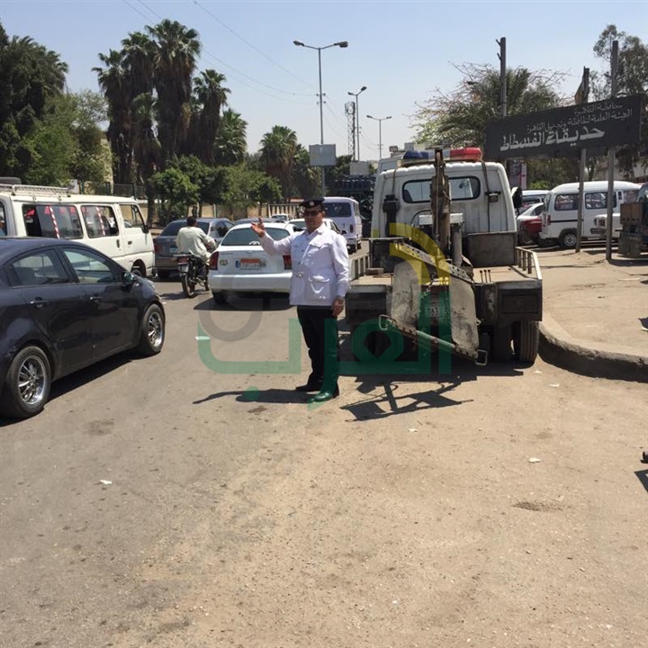 بالصور.. انتشار الخدمات المرورية أمام الحدائق والكنائس بالقاهرة