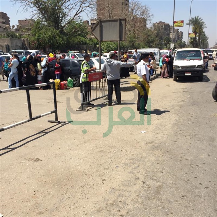 بالصور.. انتشار الخدمات المرورية أمام الحدائق والكنائس بالقاهرة