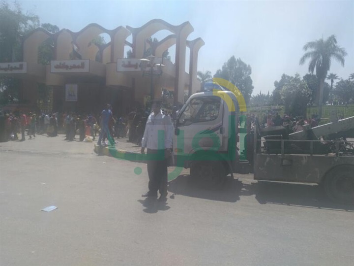 بالصور.. انتشار الخدمات المرورية أمام الحدائق والكنائس بالقاهرة