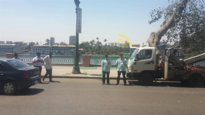 بالصور.. انتشار الخدمات المرورية أمام الحدائق والكنائس بالقاهرة