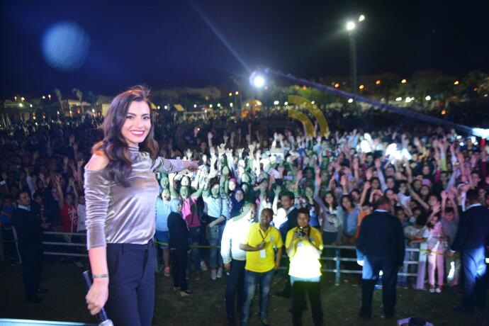بالصور.. كارمن سليمان وهيثم شاكر نجما الربيع في "نادي مدينتي" بالصور.. كارمن سليمان وهيثم شاكر نجما الربيع في "نادي مدينتي"