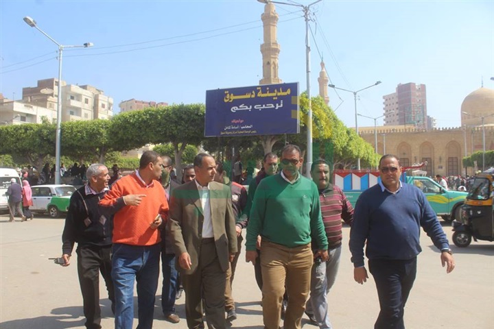 بالصور.. مساعد محافظ كفر الشيخ يشارك المواطنين احتفالاتهم بأعياد الربيع