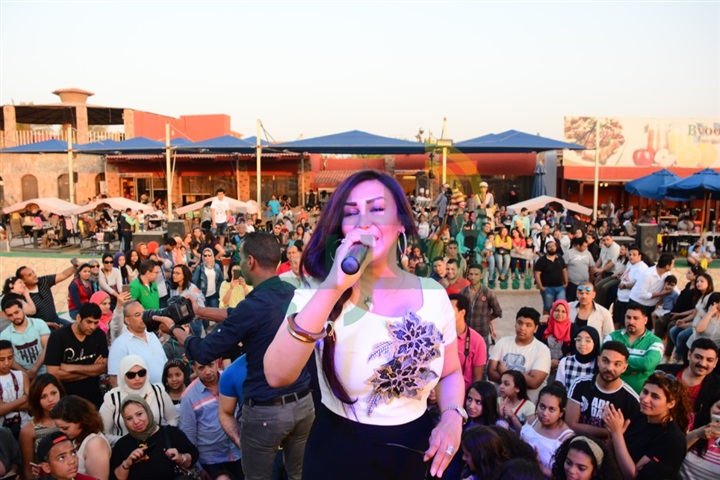 بالصور.. شاهيناز وياسر عدوية وأبواليف يشعلون حفل "بيوت باي" بالصور.. شاهيناز وياسر عدوية وأبواليف يشعلون حفل "بيوت باي"