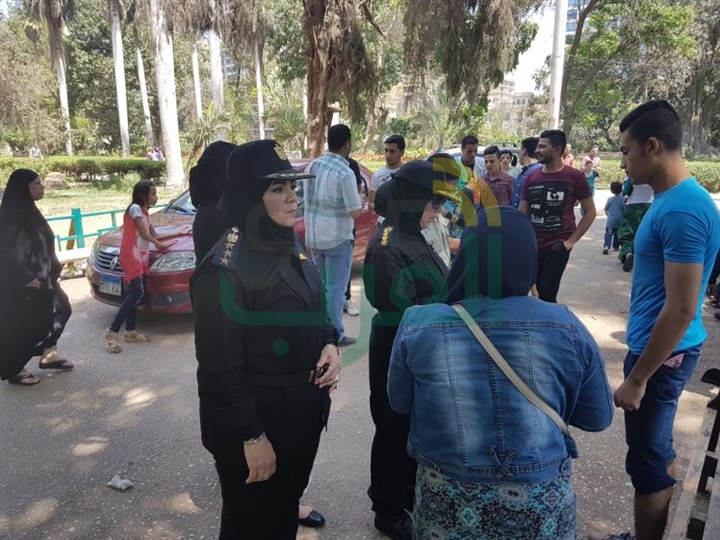 بالصور.. الشرطة النسائية تواصل جولاتها لمواجهة المتحرشين