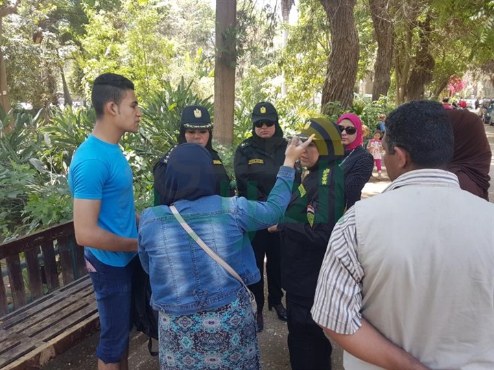 بالصور.. الشرطة النسائية تواصل جولاتها لمواجهة المتحرشين