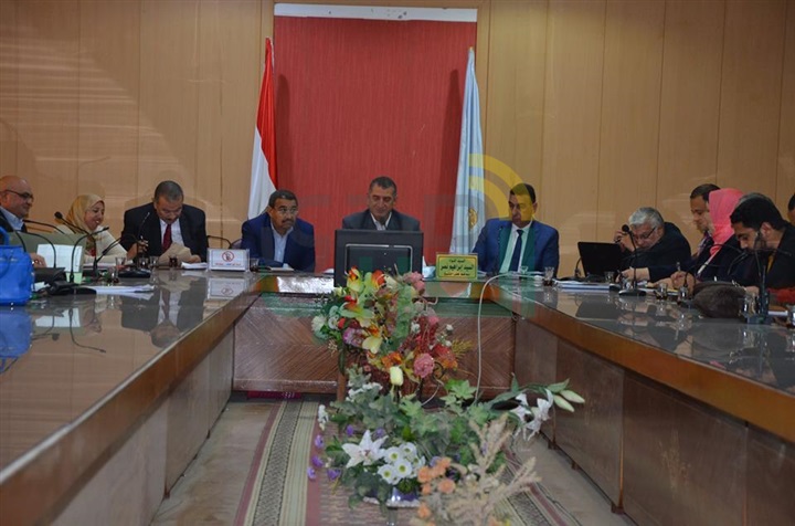 بالصور.. محافظ كفرالشيخ يحذر من تعطيل مصالح المواطنين