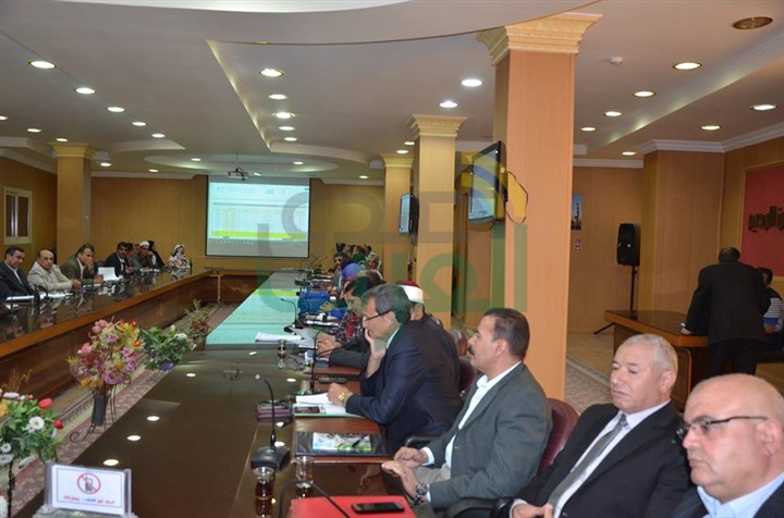 بالصور.. محافظ كفرالشيخ يحذر من تعطيل مصالح المواطنين