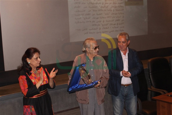 تكريم نجوم الفن في حفل افتتاح "أسبوع السينما الفلسطيني" بالهناجر تكريم نجوم الفن في حفل افتتاح "أسبوع السينما الفلسطيني" بالهناجر