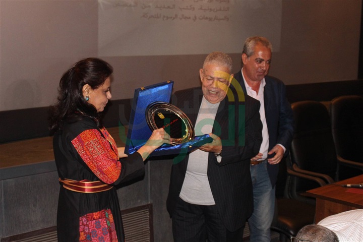 تكريم نجوم الفن في حفل افتتاح "أسبوع السينما الفلسطيني" بالهناجر تكريم نجوم الفن في حفل افتتاح "أسبوع السينما الفلسطيني" بالهناجر
