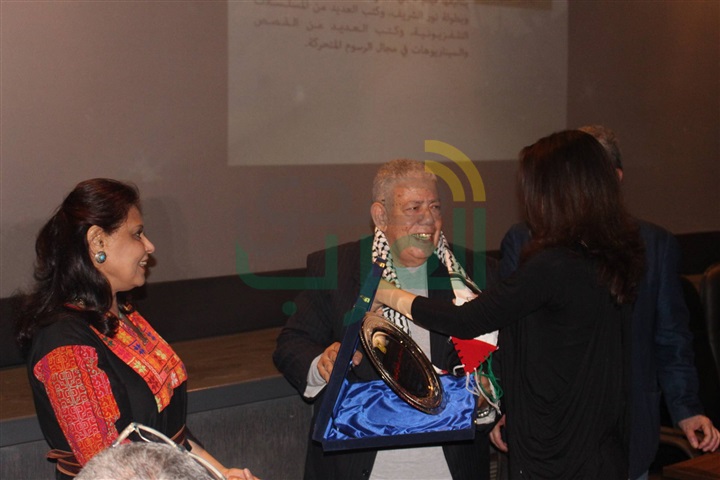 تكريم نجوم الفن في حفل افتتاح "أسبوع السينما الفلسطيني" بالهناجر تكريم نجوم الفن في حفل افتتاح "أسبوع السينما الفلسطيني" بالهناجر