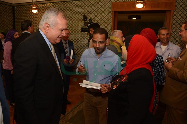 في احتفالية كبيرة.. جامعة الدول العربية تمنح صاحب السمو الملكي رئيس الوزراء الموقر خليفة بن سلمان "درع الريادة في العمل التنموي"