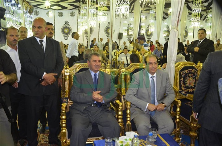 بالصور.. محافظ كفرالشيخ يشارك فى العزاء الشعبى لتأبين شهداء تفجير كنيسة مارجرجس بطنطا بحضور محافظى الغربية والدقهلية
