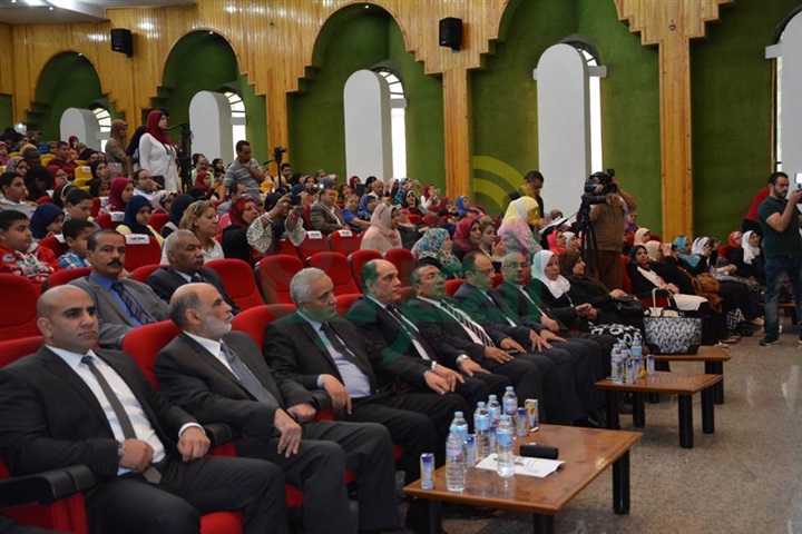 بالصور.. "التعليم" تكرم المتفوقين الأيتام على مستوى الجمهورية 