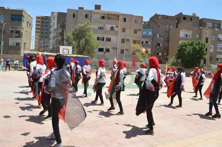 بالصور.. محافظ قنا يفتتح معرض ختام الأنشطة التربوية 