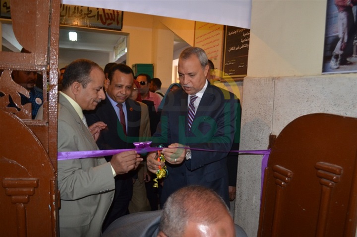 بالصور.. محافظ قنا يفتتح معرض ختام الأنشطة التربوية 