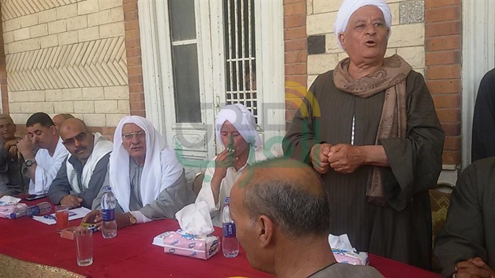 بالصور.. أمن الجيزة ينهى خلافا ثأريًا بين عائلتين بالصف