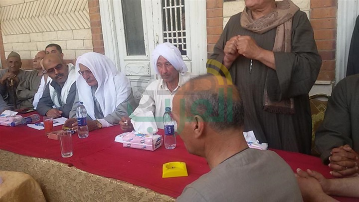 بالصور.. أمن الجيزة ينهى خلافا ثأريًا بين عائلتين بالصف