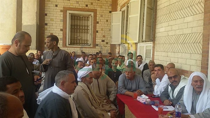 بالصور.. أمن الجيزة ينهى خلافا ثأريًا بين عائلتين بالصف