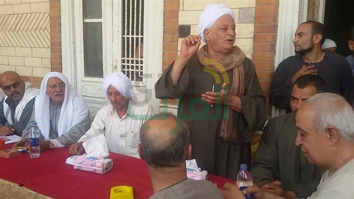 بالصور.. أمن الجيزة ينهى خلافا ثأريًا بين عائلتين بالصف