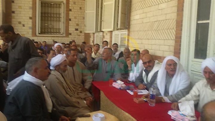 بالصور.. أمن الجيزة ينهى خلافا ثأريًا بين عائلتين بالصف