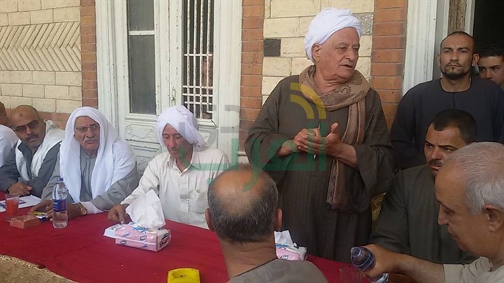 بالصور.. أمن الجيزة ينهى خلافا ثأريًا بين عائلتين بالصف