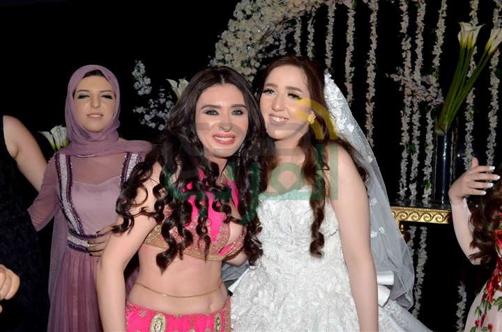 بالصور .. مهرجان فني في زفاف حماده ومنة بالصور .. مهرجان فني في زفاف حماده ومنة