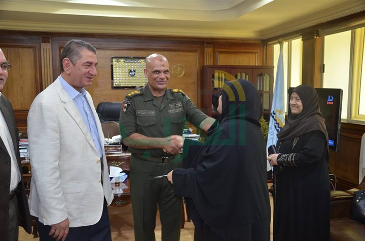 بالصور .. محافظ كفر الشيخ يُسلم "الأمهات المثاليات" منحة رئاسة الجمهورية بـ 100 ألف جنيه