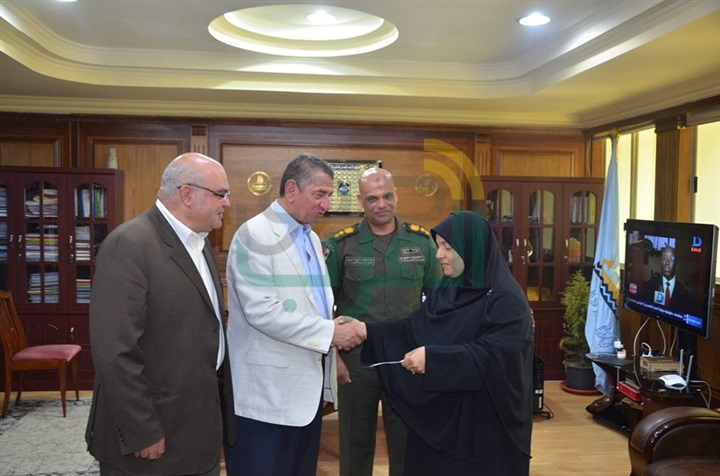 بالصور .. محافظ كفر الشيخ يُسلم "الأمهات المثاليات" منحة رئاسة الجمهورية بـ 100 ألف جنيه