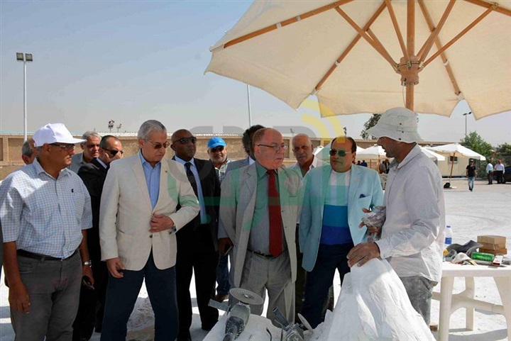 بالصور.. وزير الثقافة يتفقد أعمال سمبوزيوم النحت الأول للمقاولين العرب بالصور.. وزير الثقافة يتفقد أعمال سمبوزيوم النحت الأول للمقاولين العرب