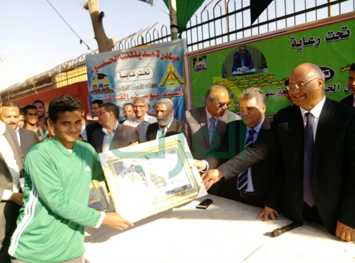 بالصور .. القاضي يكرم الطلاب الفائزين في الأنشطة الطلابية
