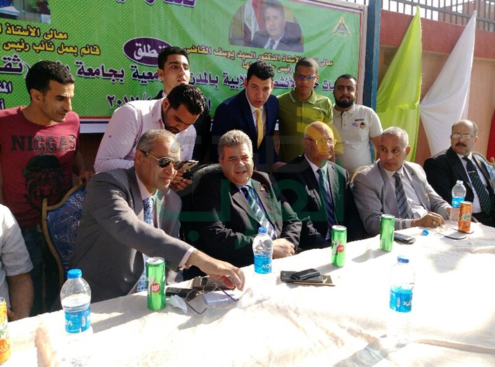 بالصور .. القاضي يكرم الطلاب الفائزين في الأنشطة الطلابية