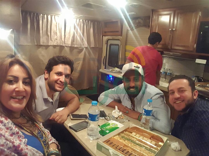 بالصور.. علي ربيع وعبدالرحمن يزوران مصطفى خاطر بلوكيشن "هربانة منها" بالصور.. علي ربيع وعبدالرحمن يزوران مصطفى خاطر بلوكيشن "هربانة منها"