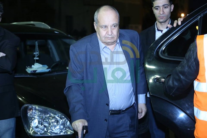 بالصور.. الفنانين في عزاء والدة عمرو وشريف عرفة