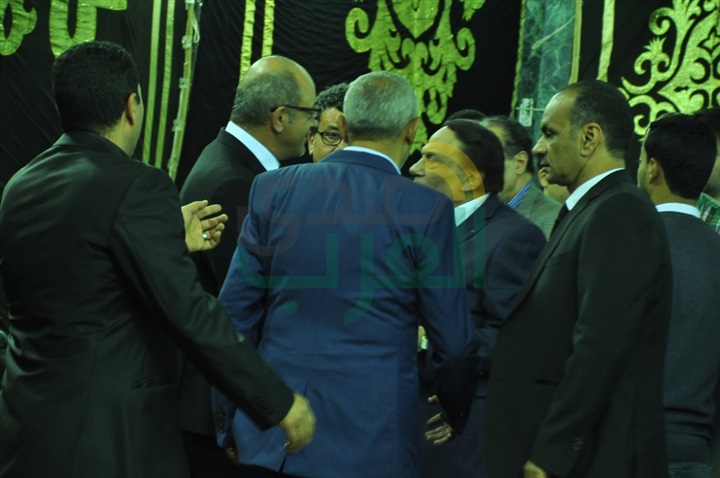 وصول أحمد السقا وأشرف زكى عزاء والدة عمرو وشريف عرفه