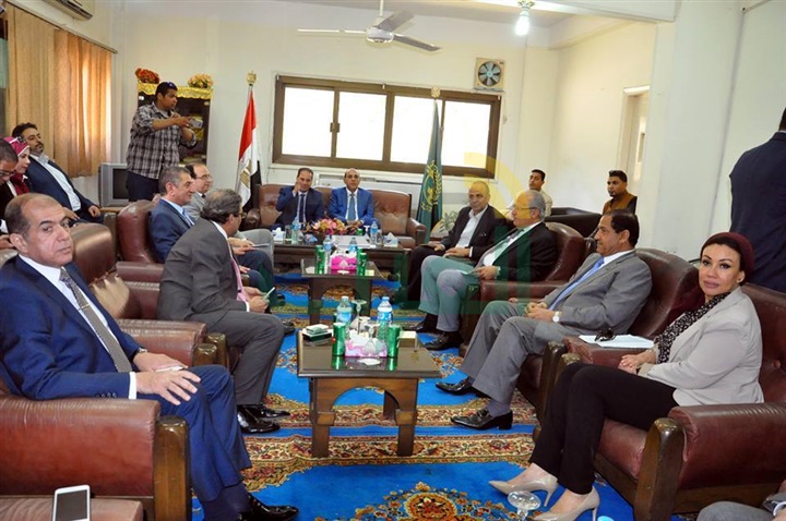 محافظ كفر الشيخ: تطبيق تجربة " وظيفتك جنب بيتك " لفتح مشروعات للشباب