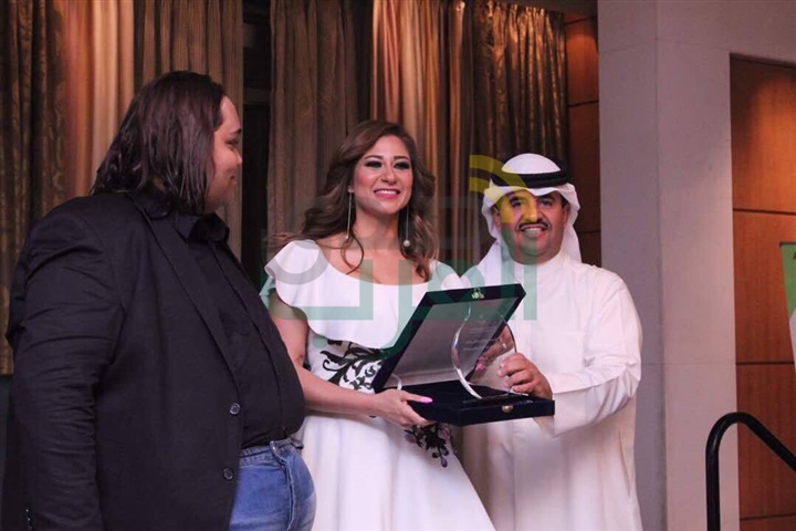 بالصور.. "العربي العالمي للسلام" يكرم فيفي عبده وماجد المصري بالصور.. "العربي العالمي للسلام" يكرم فيفي عبده وماجد المصري