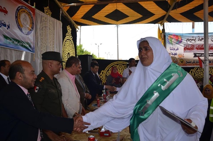 بالصور..محافظ كفرالشيخ يمنح 13 رحلة عمرة لأمهات الأيتام