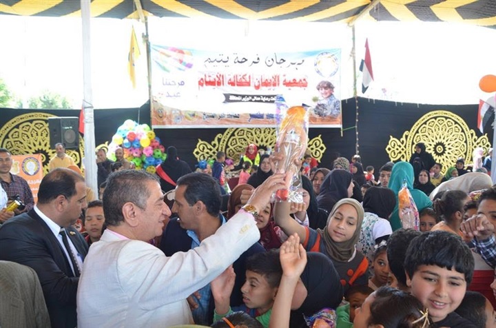 بالصور..محافظ كفرالشيخ يمنح 13 رحلة عمرة لأمهات الأيتام