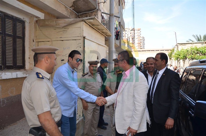 بالفيديو والصور .. محافظ كفرالشيخ يوزع اللحوم والمنتجات الغذائية بكنيسة العذراء مريم 