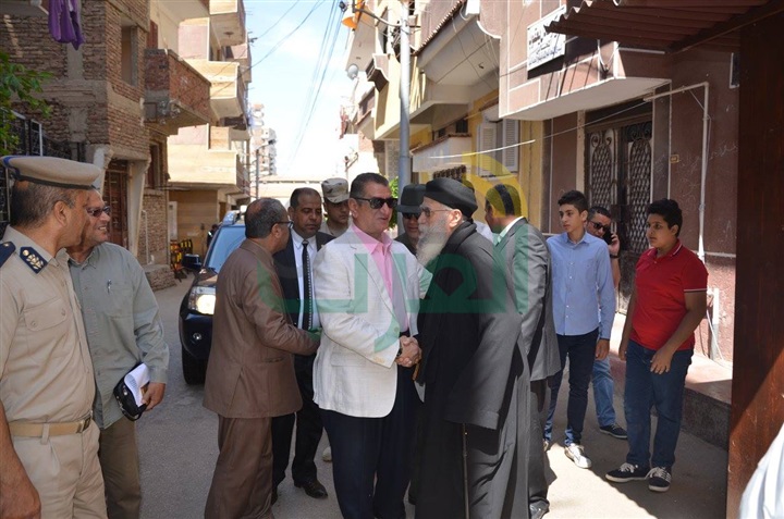 بالفيديو والصور .. محافظ كفرالشيخ يوزع اللحوم والمنتجات الغذائية بكنيسة العذراء مريم 