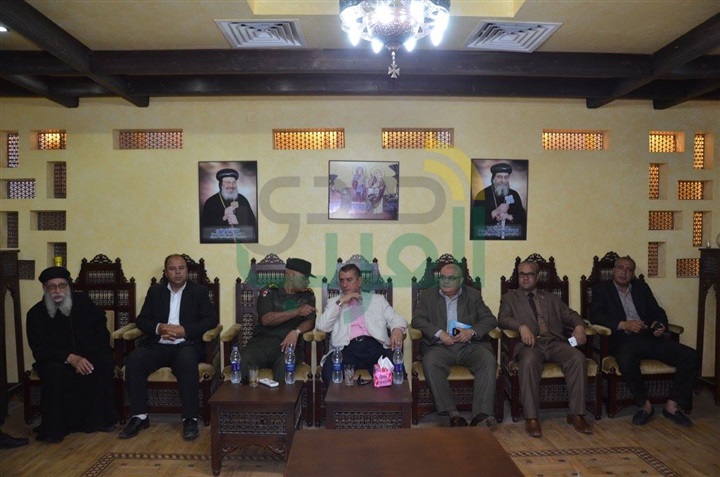 بالفيديو والصور .. محافظ كفرالشيخ يوزع اللحوم والمنتجات الغذائية بكنيسة العذراء مريم 