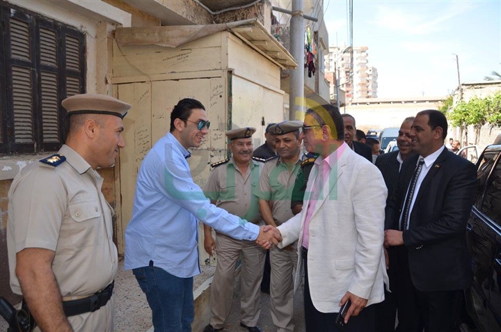بالفيديو والصور .. محافظ كفرالشيخ يوزع اللحوم والمنتجات الغذائية بكنيسة العذراء مريم 